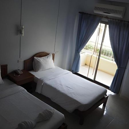 Ritzy House Hotel Chumphon Exterior foto
