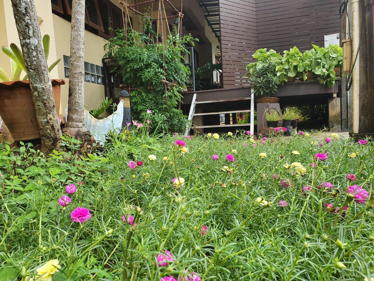 Ritzy House Hotel Chumphon Exterior foto