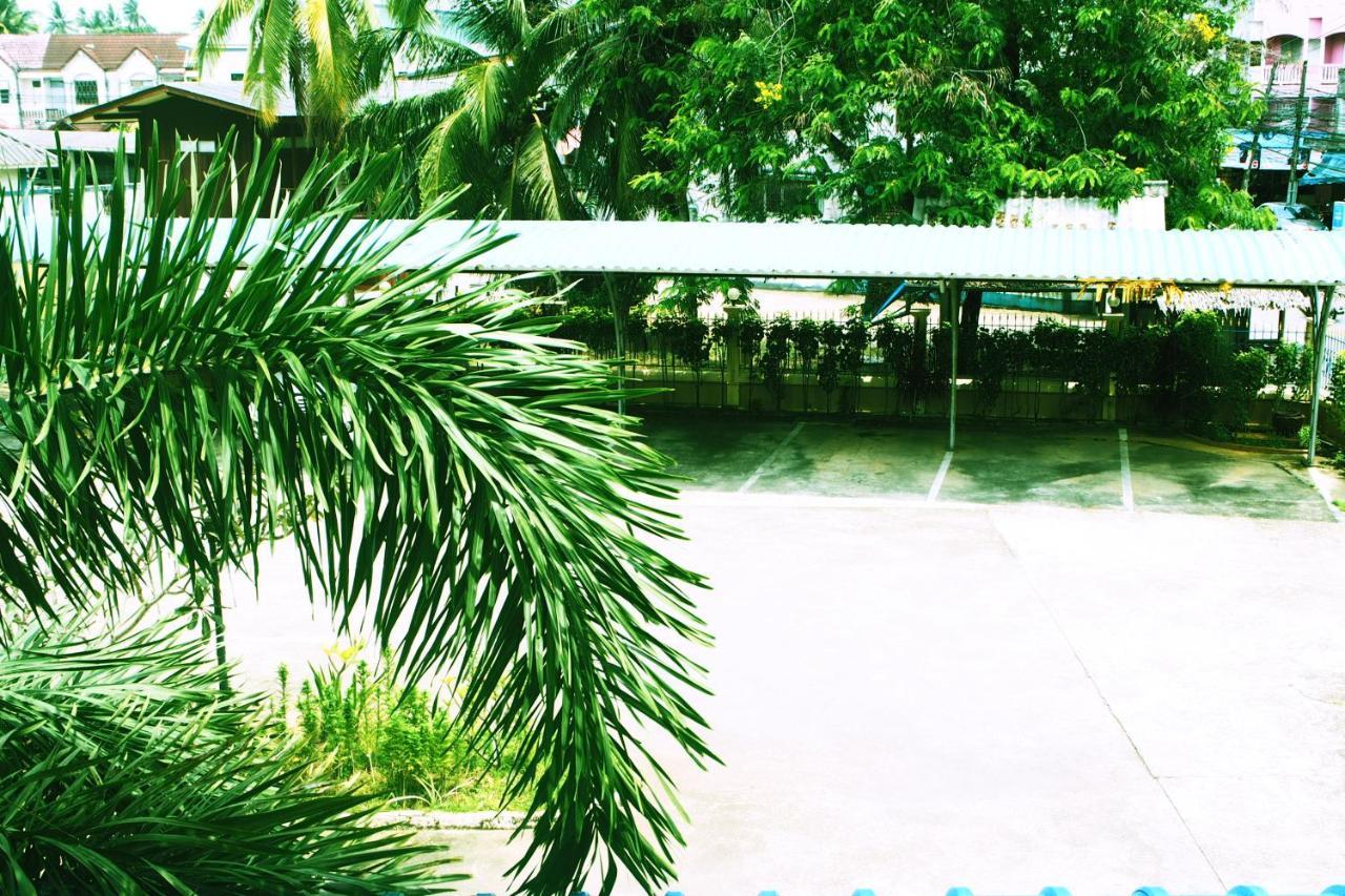 Ritzy House Hotel Chumphon Exterior foto