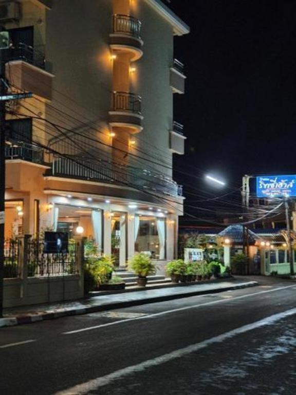 Ritzy House Hotel Chumphon Exterior foto