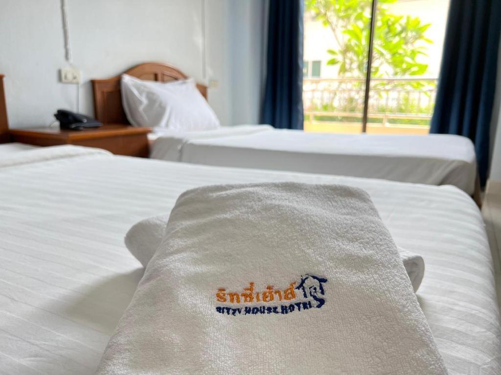 Ritzy House Hotel Chumphon Exterior foto
