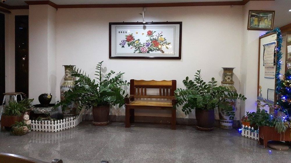 Ritzy House Hotel Chumphon Exterior foto